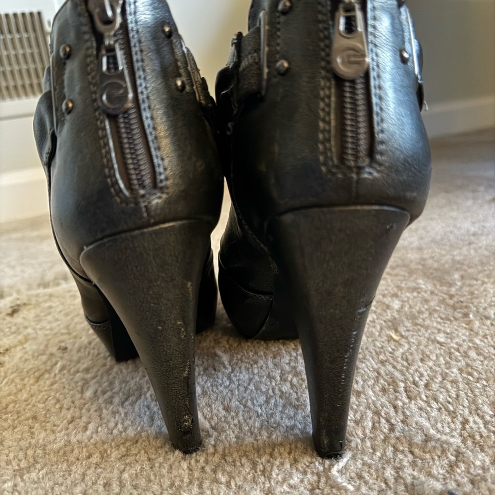 Heels - Picture 3 of 4
